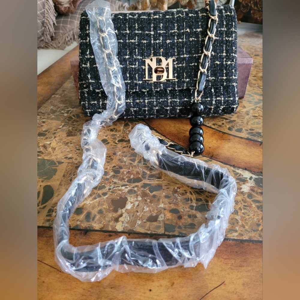 Badgley Mischka Black and Gold Tweed Bag - Picture 7 of 10